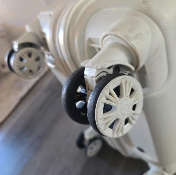 Miffy luggage suitcase white used Japan Exclusive kawaii rare - Picture 6 of 9